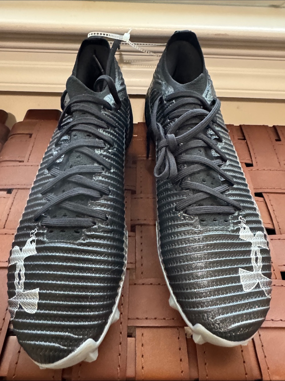 Under Armour Men's Black and White football Cleats size 13
